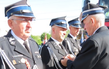Wręczenie odznak dla zasłużonych druh&oacute;w. 