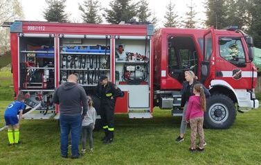 W&oacute;z strażacki, kt&oacute;ry został udostępniony podczas maj&oacute;wki do oglądania. 