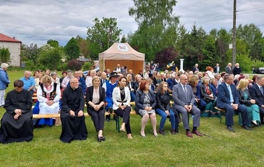 Widownia VI Przeglądu Pieśni Maryjnych i Pielgrzymkowych w B&oacute;brce. 