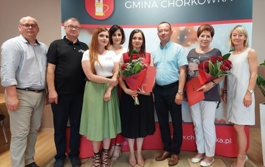 Zdjęcie grupowe laureat&oacute;w oraz komisji konkursowej. 