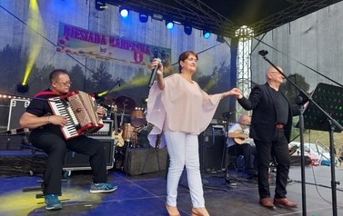 Grupa wokalno-muzyczna Zorba, wykonująca greckie utwory. 