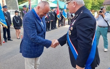Wręczenie odznaczenia. 