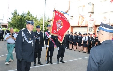 Przekazanie sztandaru. 