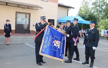 Przekazanie sztandaru. 