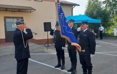 Przemarsz pocztu sztandarowego 