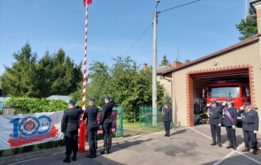 Wciągnięcie flagi narodowej na maszt 