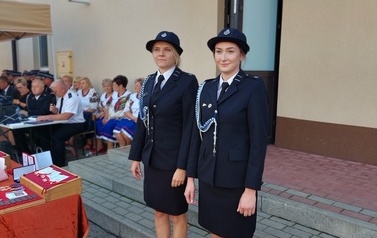Zdjęcie dw&oacute;ch druhen 