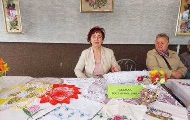 Rękodzielnicy. Serwety i szydełkowe obrazy wykonane przez Bożenę Boczar Wolańską. 