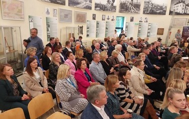 Zgromadzona publiczność. 