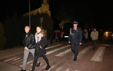 b. Niepodległość (43)