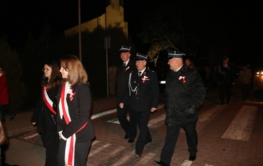 b. Niepodległość (42)