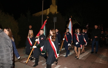 b. Niepodległość (36)