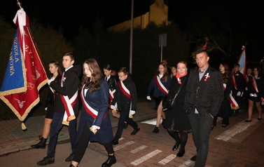 b. Niepodległość (35)