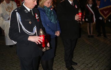 b. Niepodległość (30)