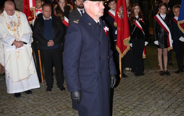 b. Niepodległość (28)