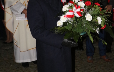 b. Niepodległość (27)