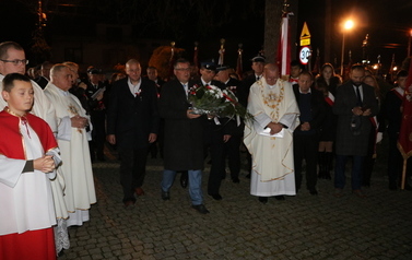 b. Niepodległość (24)