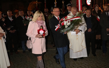 b. Niepodległość (22)