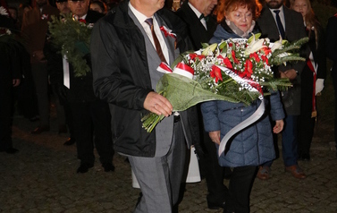 b. Niepodległość (20)