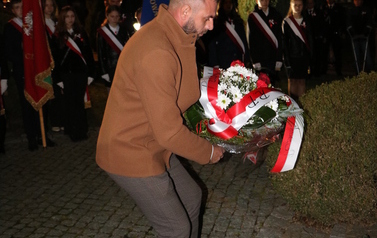 b. Niepodległość (17)