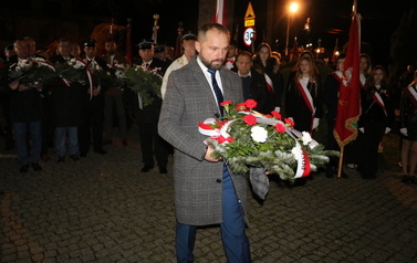 b. Niepodległość (15)