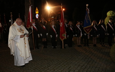 b. Niepodległość (10)