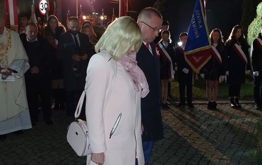 b. Niepodległość (4)