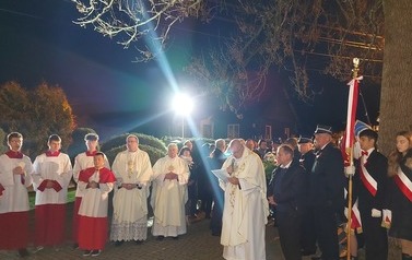 b. Niepodległość (3)