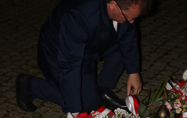 b. Niepodległość (1)