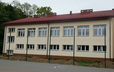 ZS Zręcin elew i boisko 2