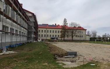 ZS Zręcin boisko i termomodernizcja