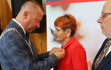 Wręczenie medalu. 