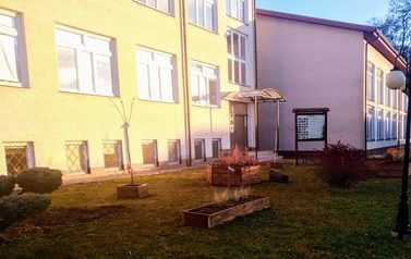 Rekreacyjno-edukacyjna przestrzeń przy ZS w Zręcinie  1