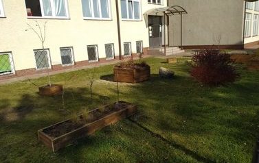 Rekreacyjno-edukacyjna przestrzeń przy ZS w Zręcinie  3