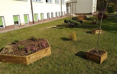 Rekreacyjno-edukacyjna przestrzeń przy ZS w Zręcinie  4
