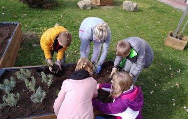 Rekreacyjno-edukacyjna przestrzeń przy ZS w Zręcinie  7
