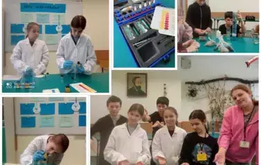 Na kolażu zdjęć widać uczni&oacute;w biorących udział w zajęciach edukacyjnych z zakresu chemii i nauk przyrodniczych.  Na g&oacute;rnym lewym zdjęciu dwie dziewczynki w białych fartuchach laboratoryjnych pracują przy stole, wykonując doświadczenie z prob&oacute;wkami, na tle