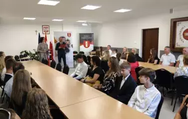 Zdjęcie grupowe uczni&oacute;w 