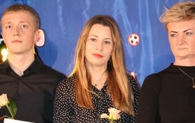 Zona Szymona Szmista, kt&oacute;ra w jego imieniu odebrała nominacje dla najlepszego sportowca powiatu krośnieńskiego
