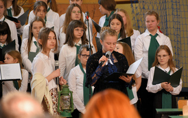 Inscenizacja z okazji Dnia Patrona Szkoły. Uczniowie odgrywają scenki z życia szkoły. 