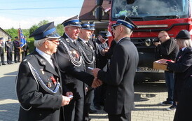 Wręczenie odznak dla zasłużonych druh&oacute;w. 