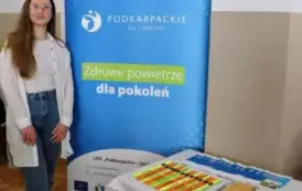 Stoisko LIFE Podkarpackie. Niebieski baner