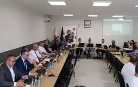 Obrady radnych podczas sesji absolutoryjnej. 