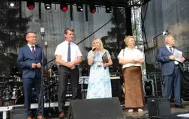 Pzredstawiciele władzy samorządowej, lokalnej i gości z brezowicy. Otwarcie biesiady.