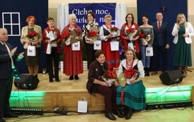 Grupowe zdjecie Pan w K&oacute;ł Gospodyń Wiejskich oraz Stowarzyszeń, przygotowujących wydarzenie o kt&oacute;rym jest mowa. 