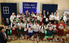 Grupowe zdjecie Pan w K&oacute;ł Gospodyń Wiejskich oraz Stowarzyszeń, przygotowujących wydarzenie o kt&oacute;rym jest mowa. 