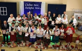 Grupowe zdjecie Pan w K&oacute;ł Gospodyń Wiejskich oraz Stowarzyszeń, przygotowujących wydarzenie o kt&oacute;rym jest mowa. 