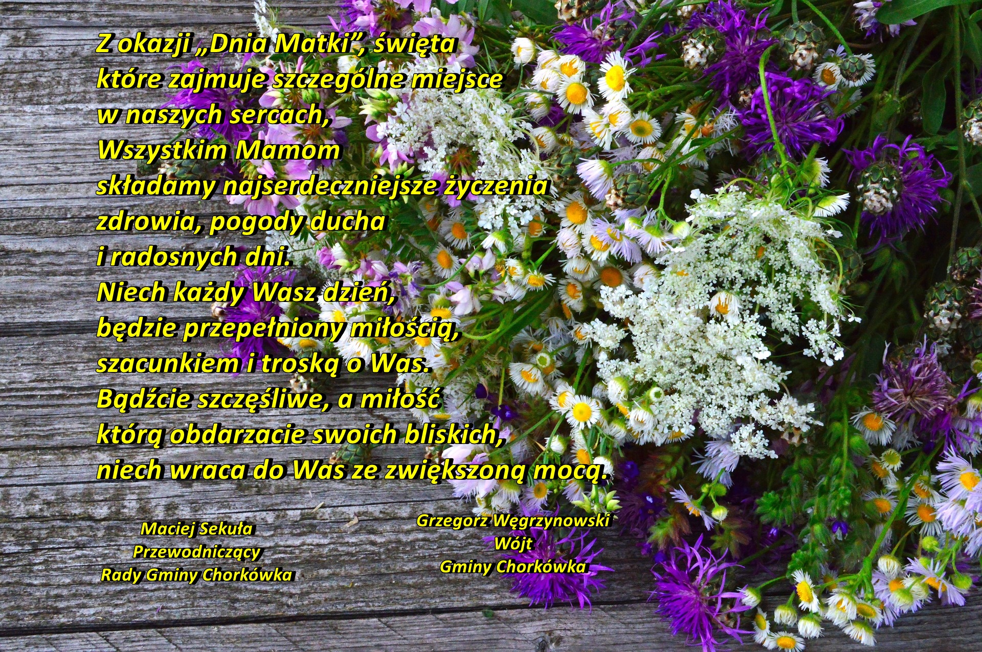 Grafika z&nbsp;polnymi kwiatami oraz&nbsp;życzeniami z&nbsp;okazji dnia matki 