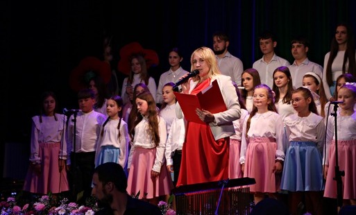 Zdjęcie do Podw&oacute;jne święto w Chork&oacute;wce. Wyjątkowy koncert pełen wzruszeń, muzycznej energii i nagr&oacute;d W&oacute;jta!