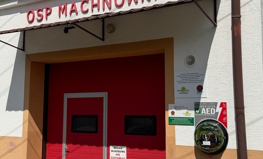 15 defibrylatorów AED dla bezpieczeństwa mieszkańców Gminy Chorkówka!  Na budynkach wszystkich 15 jednostek Ochotniczych Straży Pożarnych na terenie Gminy Chorkówka zamontowano nowoczesne, półautomatyczne defibrylatory AED w ogólnodostępnych, zewnętrznych